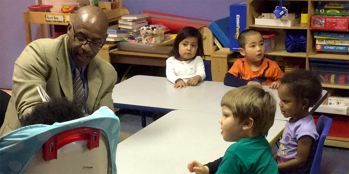 New York Librarian Brings Books to Homeless Children