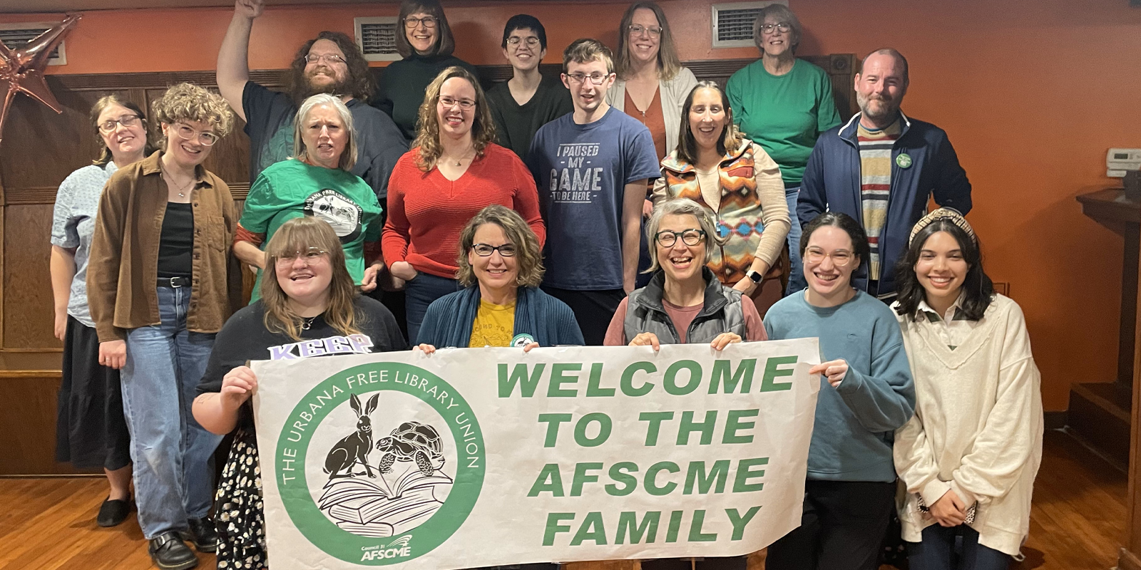 Trabajadores en otra biblioteca de Illinois se sindicalizan con AFSCME